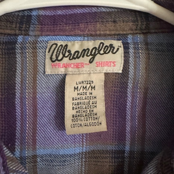 5/$55 !! 🔥 Wrangler Purple and Blue Plaid Shirt - Picture 2 of 3